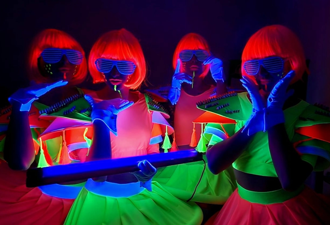UV Show pokazy świetlne ultrafiolet Warszawa spektakl artystyczny pokaz świetlny ultrafiolet gra ciałem taniec nowoczesny
