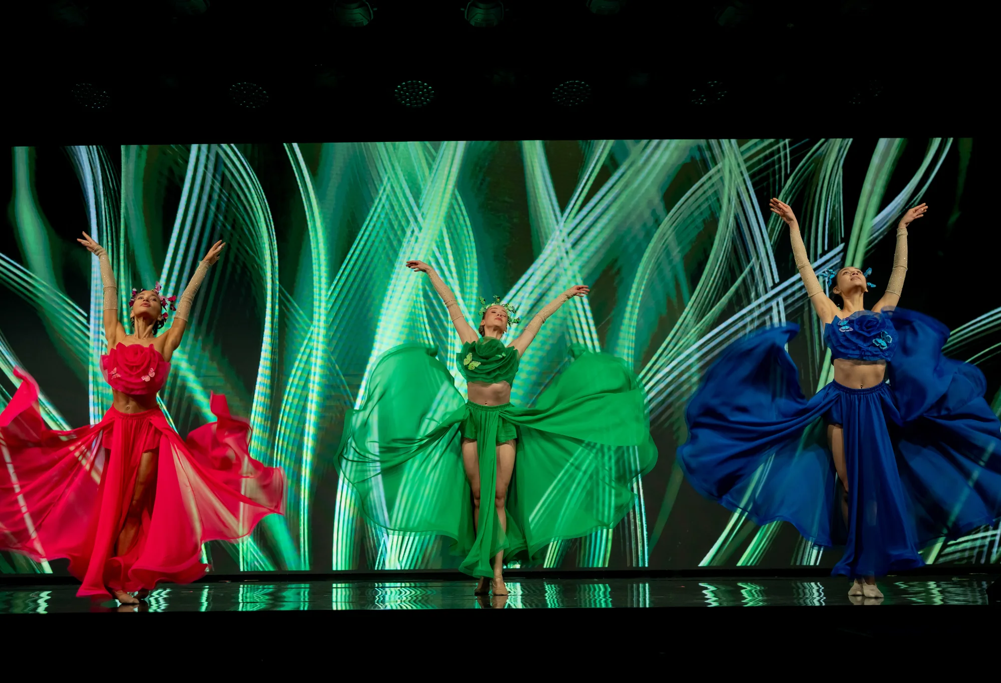 X-Ray Dance Group show multimedialne zsynchronizowana animacja z choreografią pokaz multimedialny PZU cztery żywioły 2025 choreografia Anna Milej