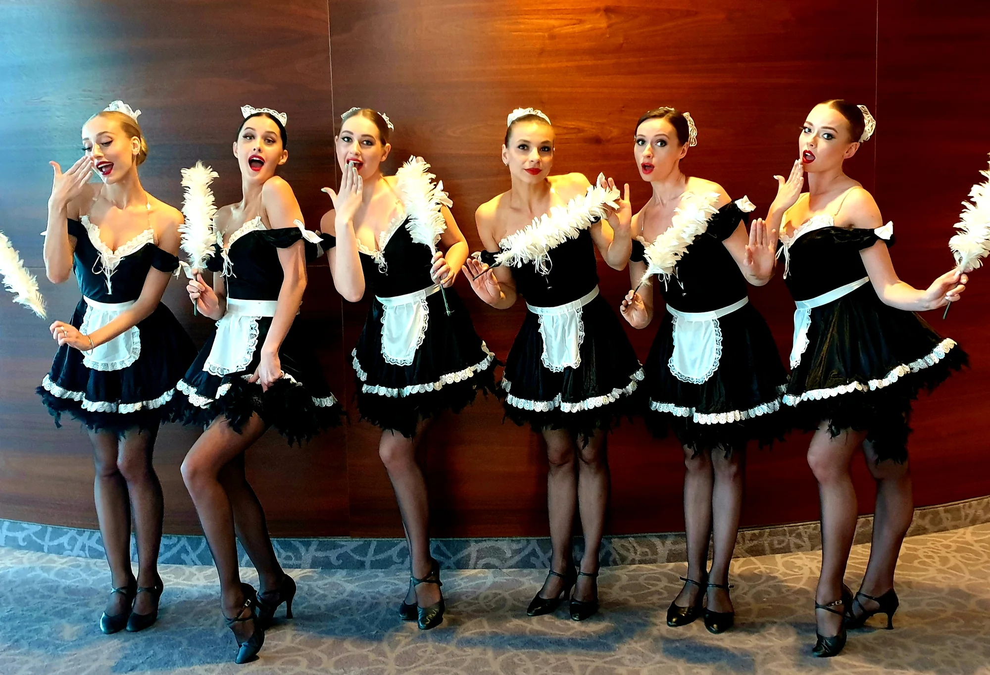 pokojówki rewia burleska commercial dance sensual dance zmysłowy taniec dla mężczyzn show taneczne zespół taneczny X-RAY Dance Group choreograf Anna Milej
