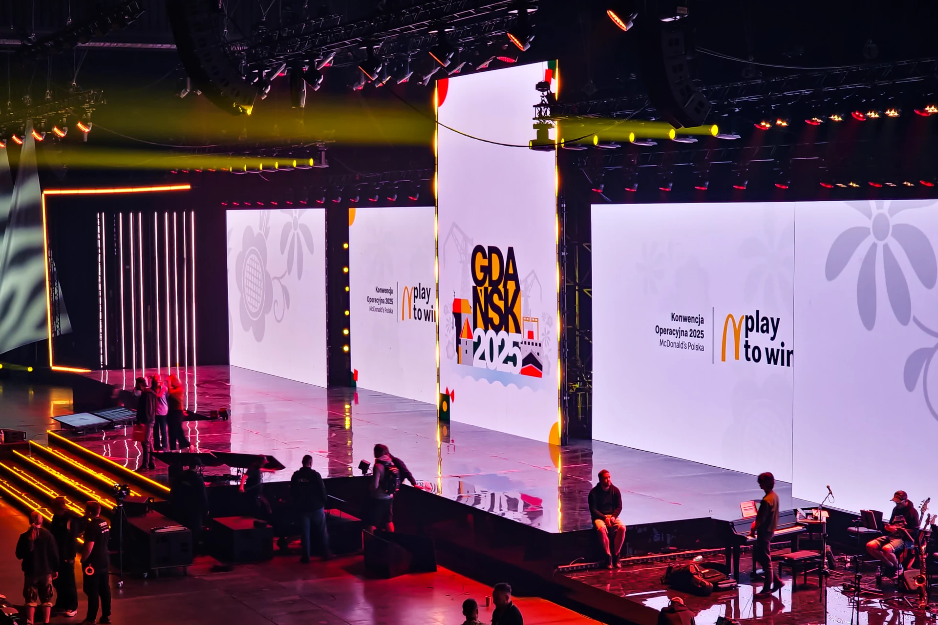 Konwencja McDonald’s Gdańsk 2025 AmberExpo grupa taneczna X-RAY Dance Group choreografia Anna Milej tancerki taniec sport taniec nowoczesny event McDonald's multiplikacja koncert opening