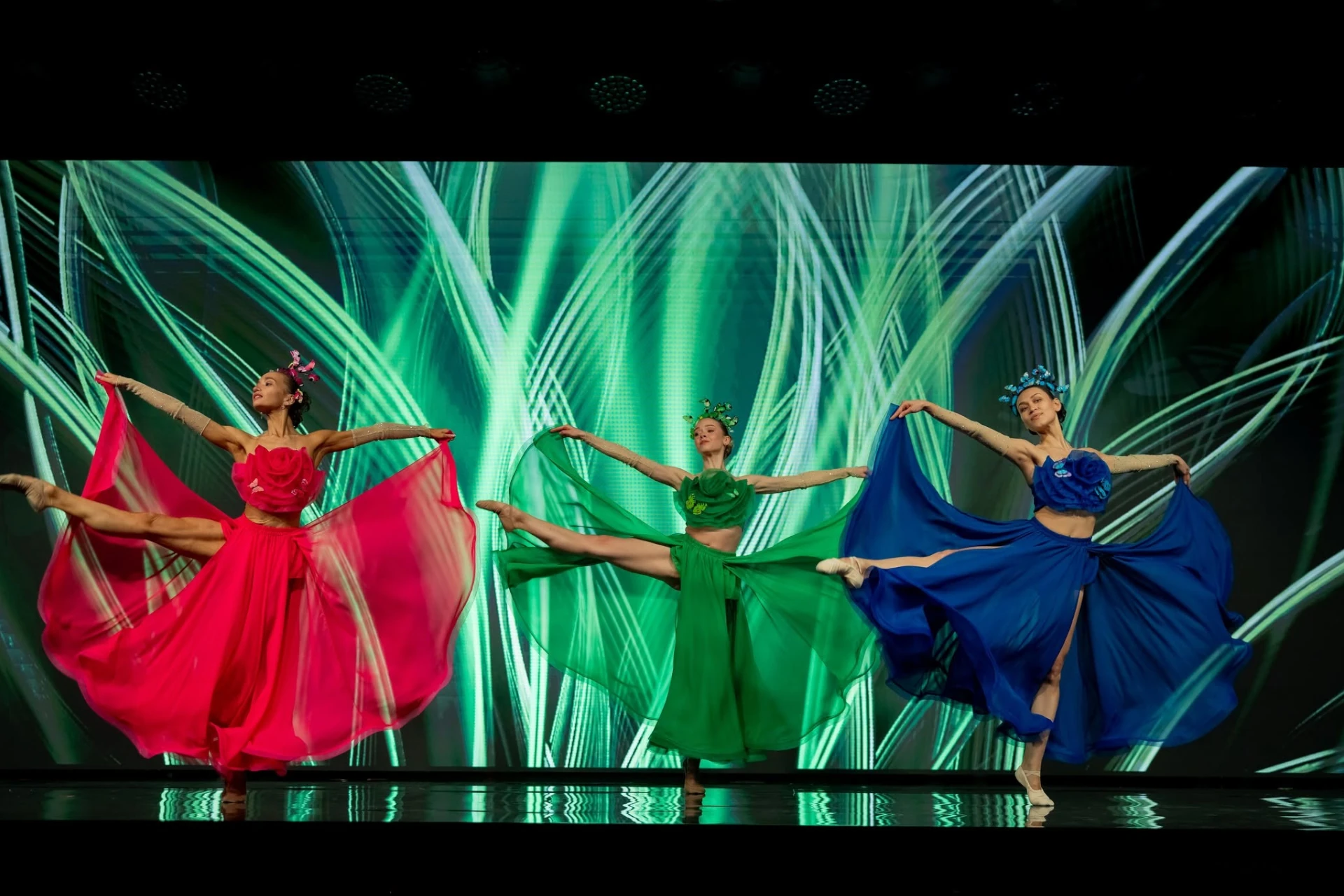 4 żywioły etiudy choreograficzne cztery żywioły powietrze woda ogień ziemia multimedia show multimedialne występ taneczny zespół taneczny X-Ray Dance Group choreograf Anna Milej foto 4
