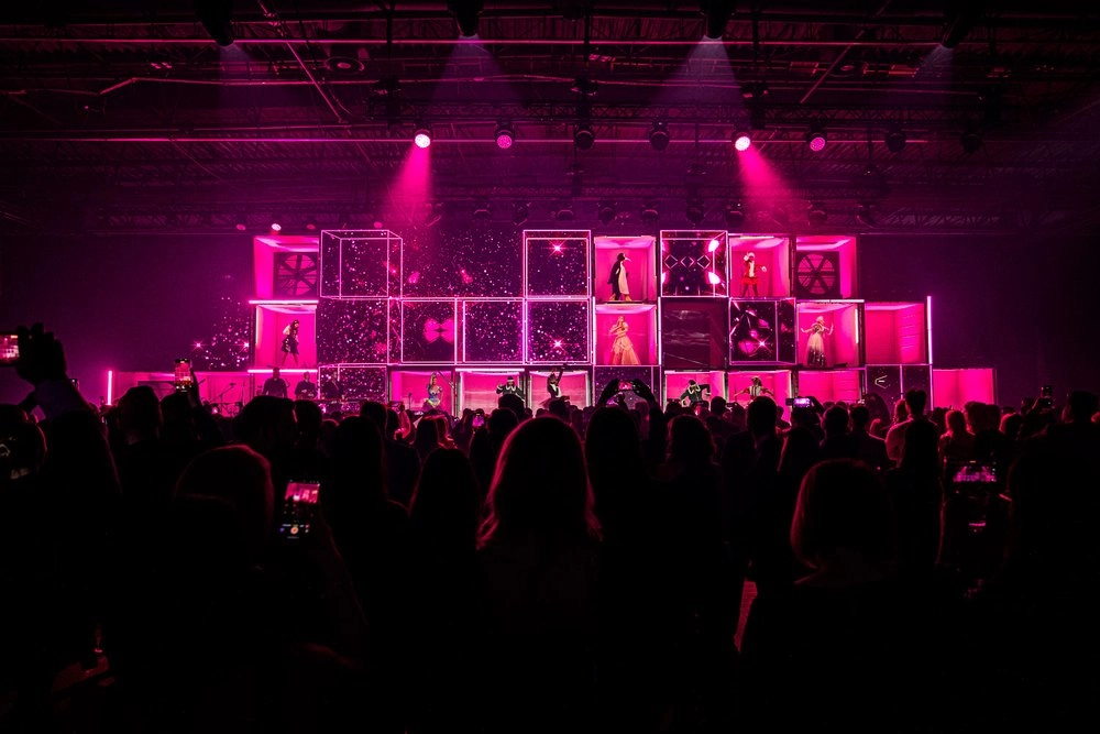 Magenta Moments Xmass Party T-Mobile Christmas Party taneczne show świąteczne oprawa artystyczna występ taneczny zespół taneczny X-Ray Dance Group choreograf Anna Milej foto 10