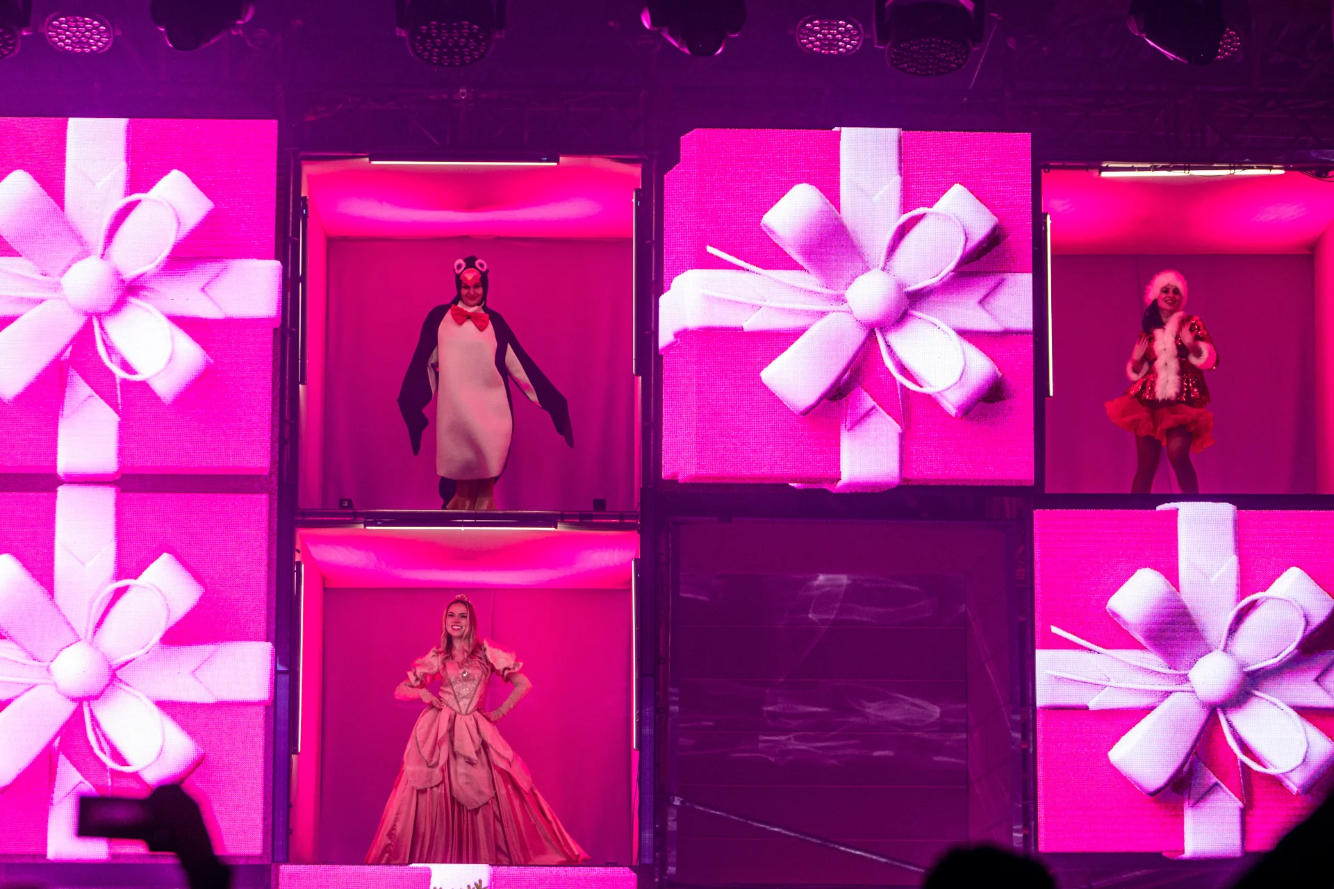 Magenta Moments Xmass Party T-Mobile Christmas Party taneczne show świąteczne oprawa artystyczna występ taneczny zespół taneczny X-Ray Dance Group choreograf Anna Milej foto 2