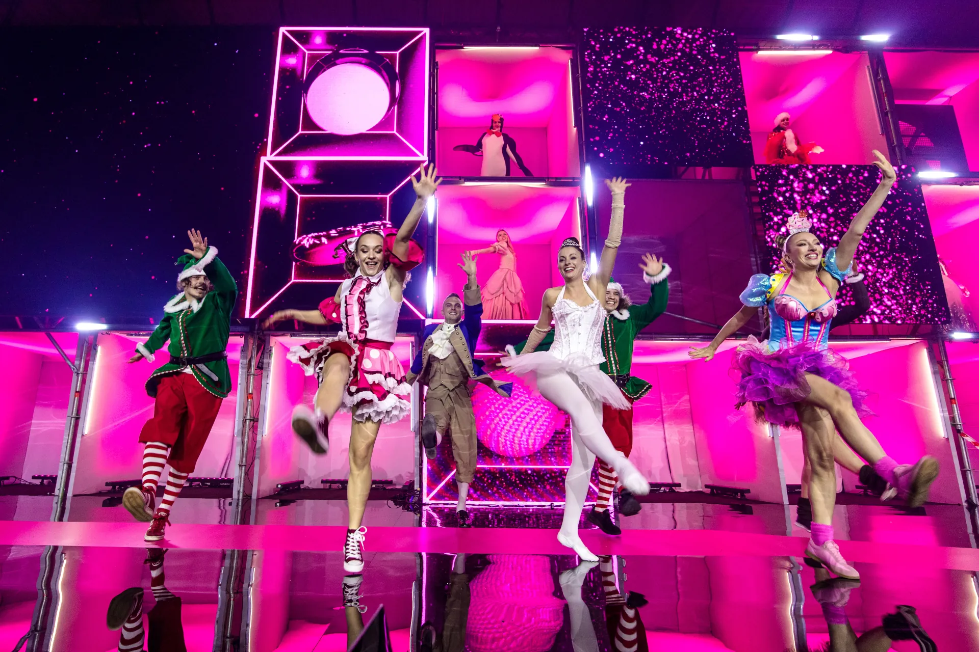 Magenta Moments Xmass Party T-Mobile Christmas Party taneczne show świąteczne oprawa artystyczna występ taneczny zespół taneczny X-Ray Dance Group choreograf Anna Milej foto 3